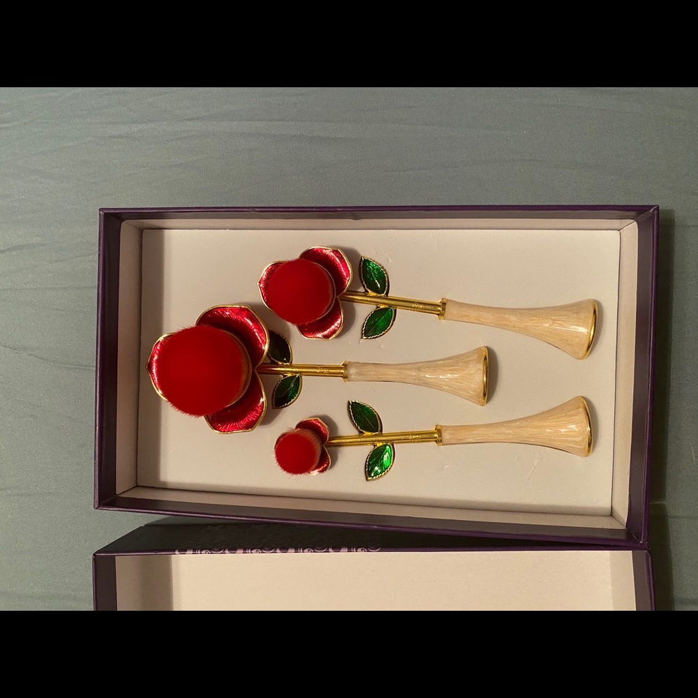 Rose shaped makeup brushes
